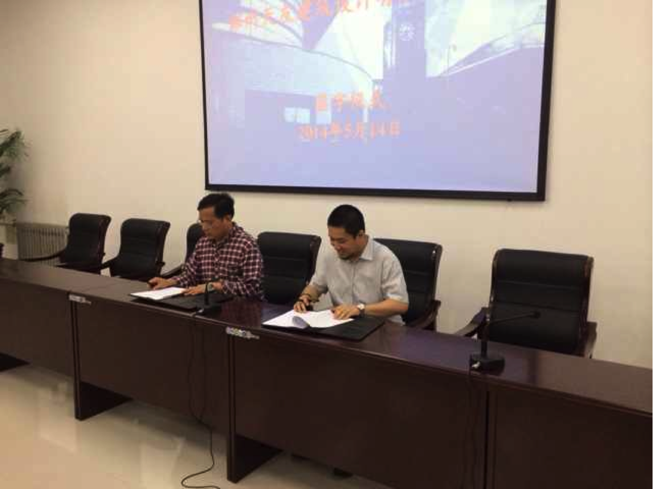 說明: http://m.xueyesong.com/uploads/allimg/140902/1-140Z22102312J.JPG